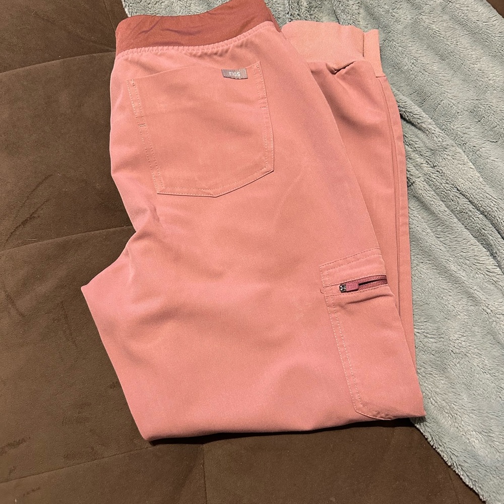 Medium petite scrub bottom